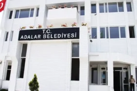 Adalar Belediyesindeki başkanvekilliği oylamasında AKP adayını destekleyen 3 CHP'li disipline sevk edildi