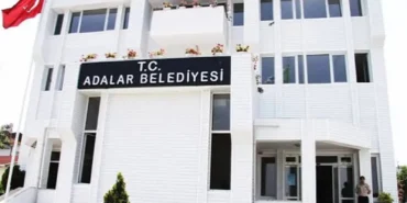Adalar Belediyesindeki başkanvekilliği oylamasında AKP adayını destekleyen 3 CHP'li disipline sevk edildi