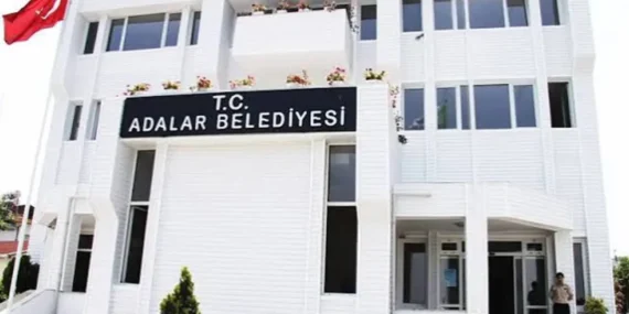 Adalar Belediyesindeki başkanvekilliği oylamasında AKP adayını destekleyen 3 CHP’li disipline sevk edildi