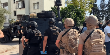 Adana'da Polise Bomba Ve Silahla Direnen Firari İle Suç Ortağı Tutuklandı