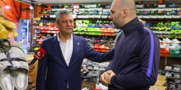 Özgür Özel sel felaketinin yaşandığı Rize'nin Pazar ilçesinde esnafı ziyaret etti