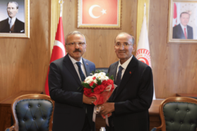 TBMM Başkanvekilliği Görevini Bırakan Bekir Bozdağ Koltuğu Yusuf Beyazıta Devretti