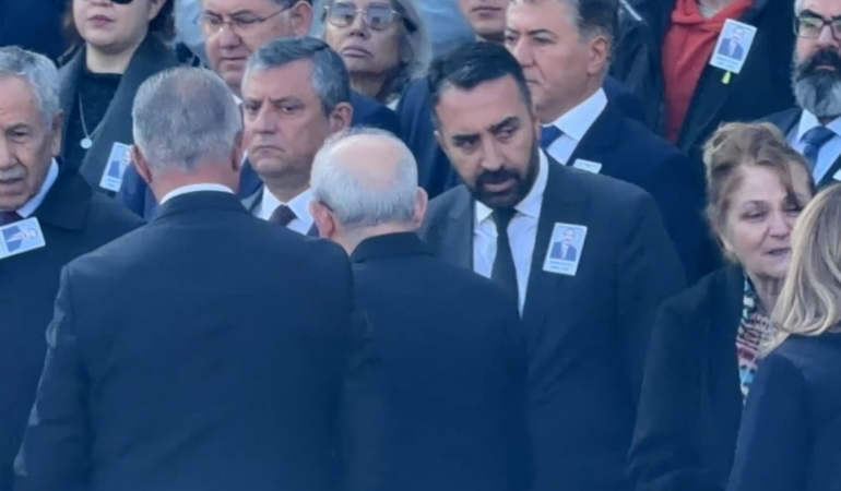 Özgür Özel ve Kemal Kılıçdaroğlu Meclis'teki Cenaze Töreninde Karşılaştı
